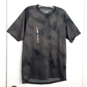 Under Armour The Tech Tee Black & Grey Shadow Stripes T-Shirt & Socks Bundle